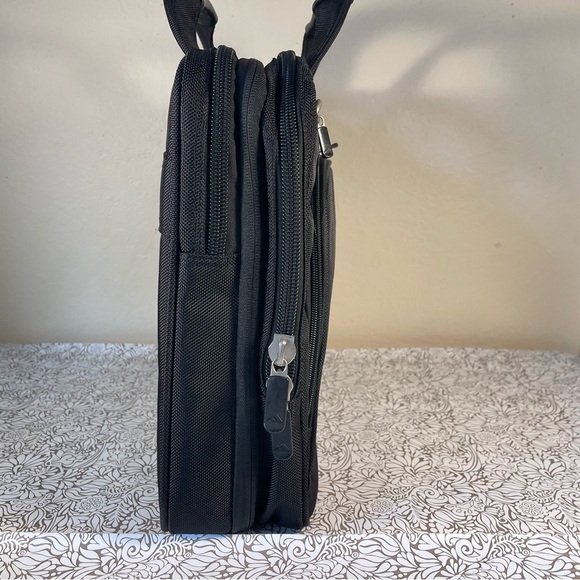 Brenthaven Black Padded Laptop Computer Messenger Crossbody Travel Bag - Picture 2 of 12